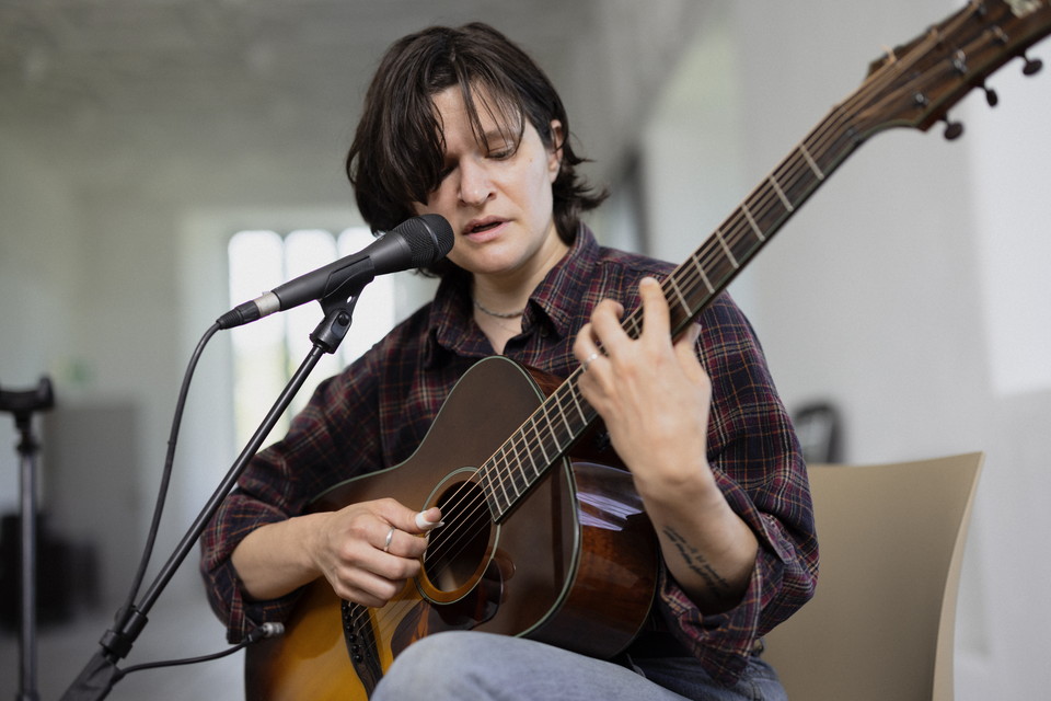 キャッスル・コンサート2  #1《出演》エイドリアン・レンカー（ビッグ・シーフ）他